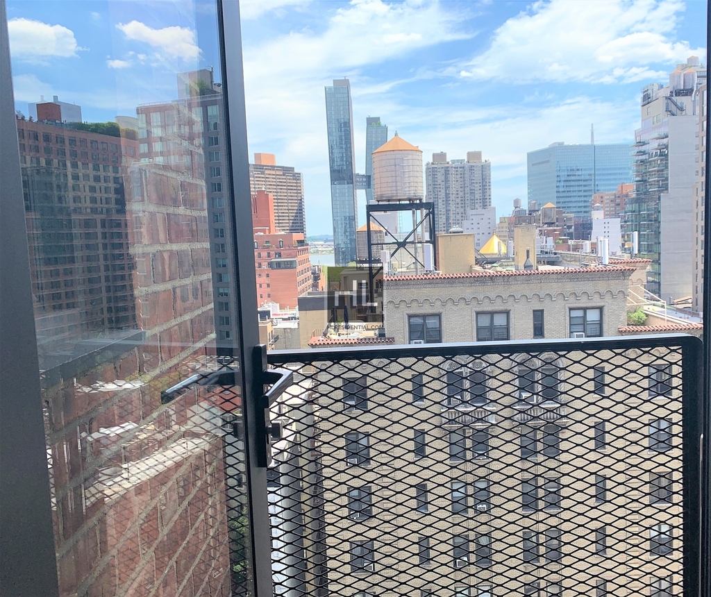 East 35 Street - Photo 4