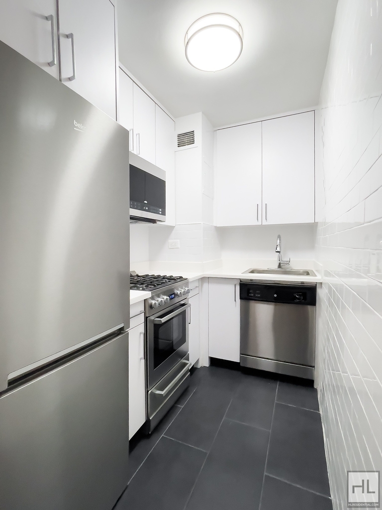 East 56 Street - Photo 5