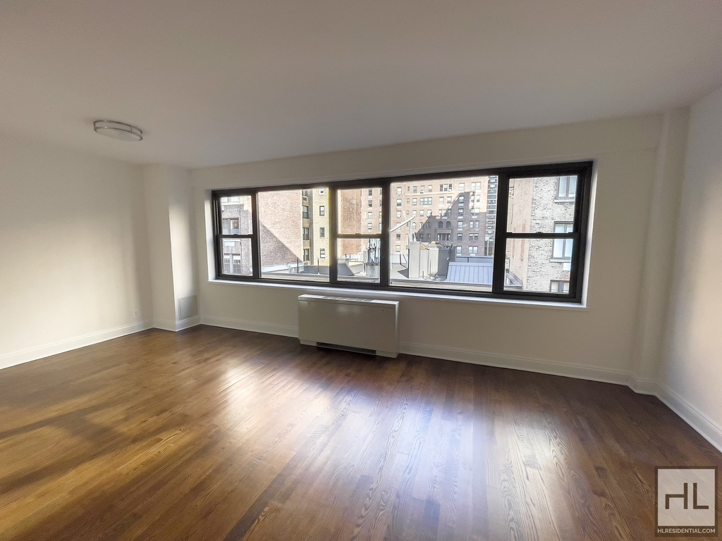 East 56 Street - Photo 0