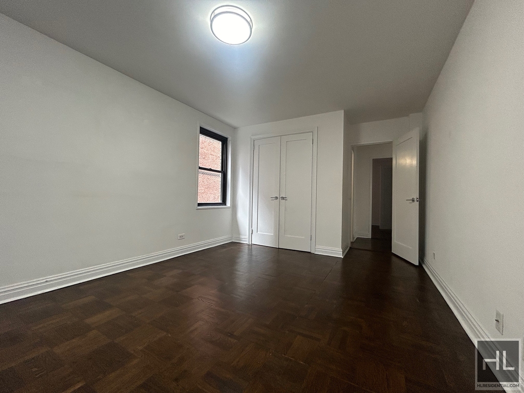 5 Avenue - Photo 3