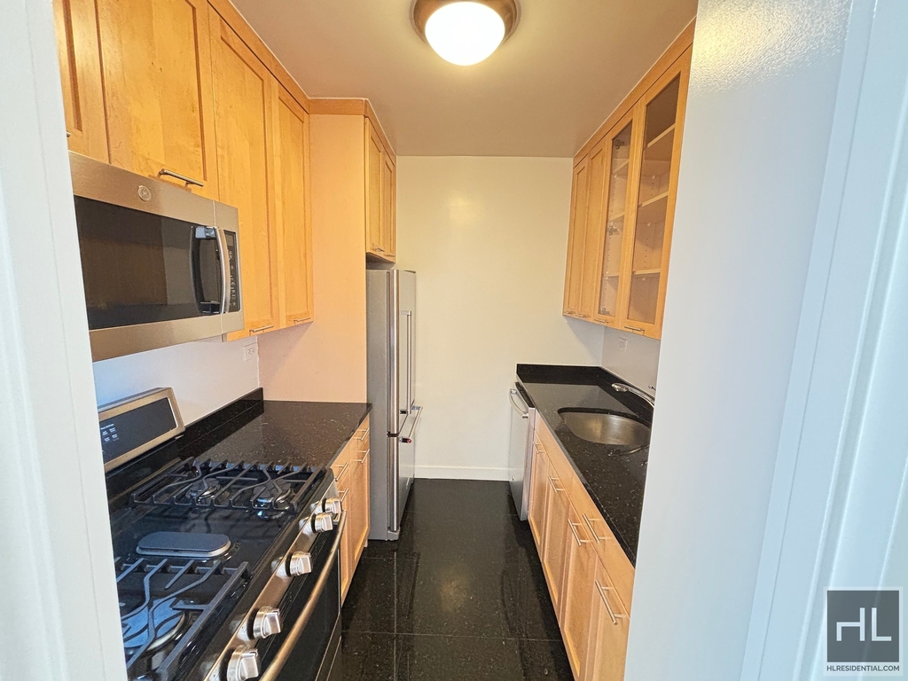 West 87th Street - Photo 3