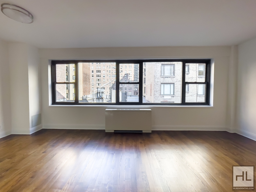 East 56 Street - Photo 1
