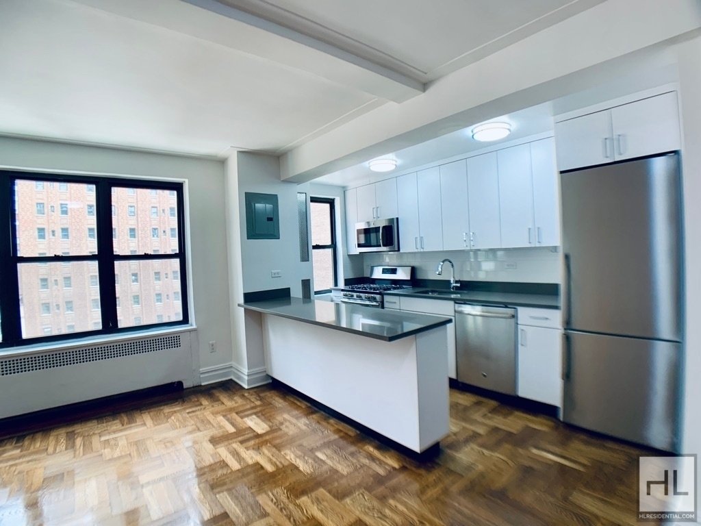 East 38 Street - Photo 2