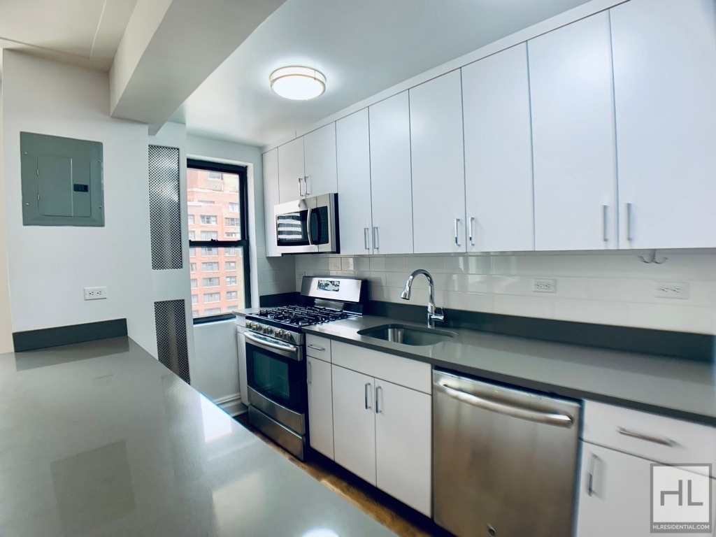 East 38 Street - Photo 1