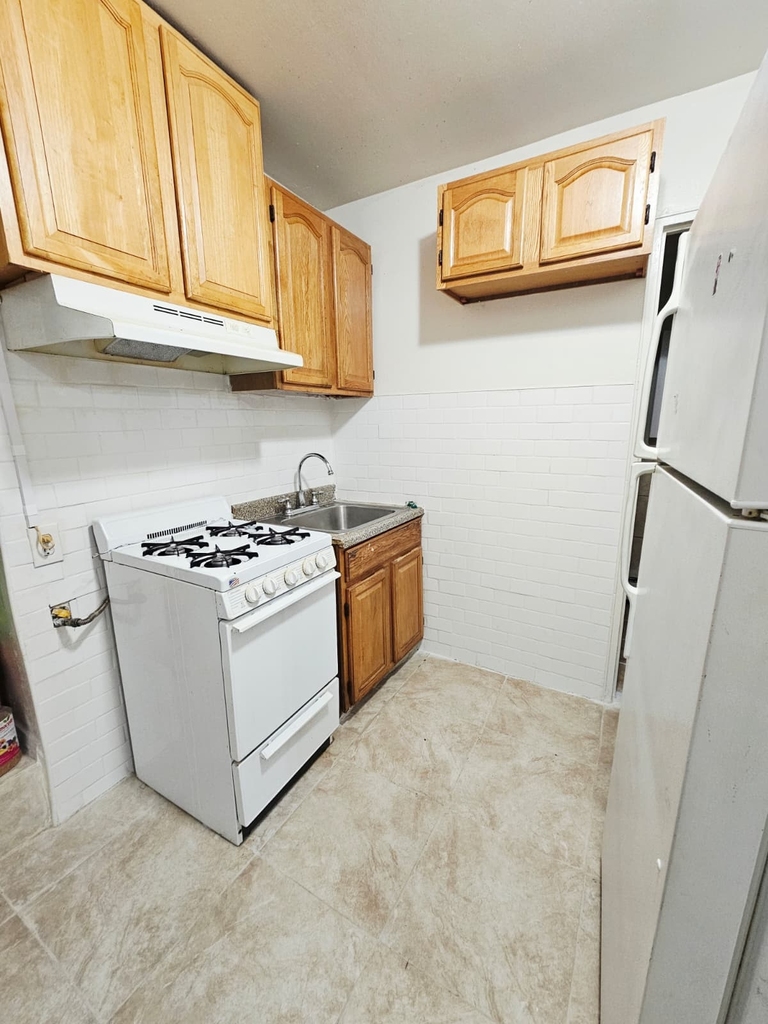Affordable Brooklyn Living: 2BR, 1BA, Utilities Paid at 107th Street Brooklyn - Photo 6