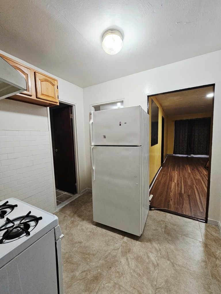 Affordable Brooklyn Living: 2BR, 1BA, Utilities Paid at 107th Street Brooklyn - Photo 5