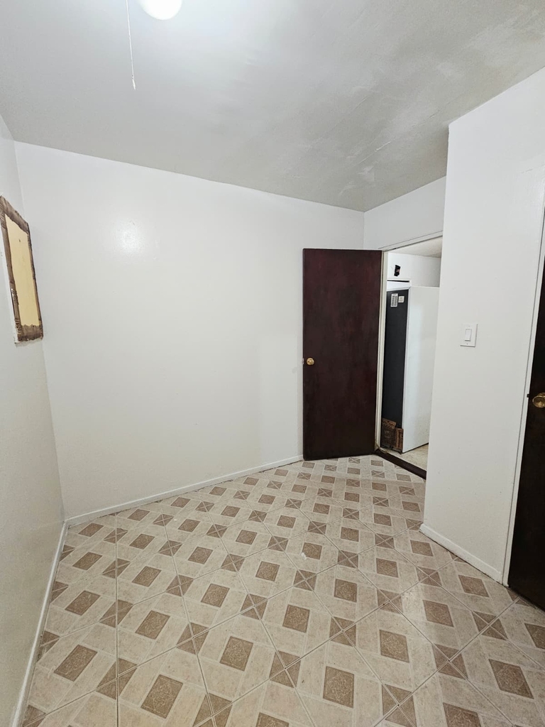 Affordable Brooklyn Living: 2BR, 1BA, Utilities Paid at 107th Street Brooklyn - Photo 4