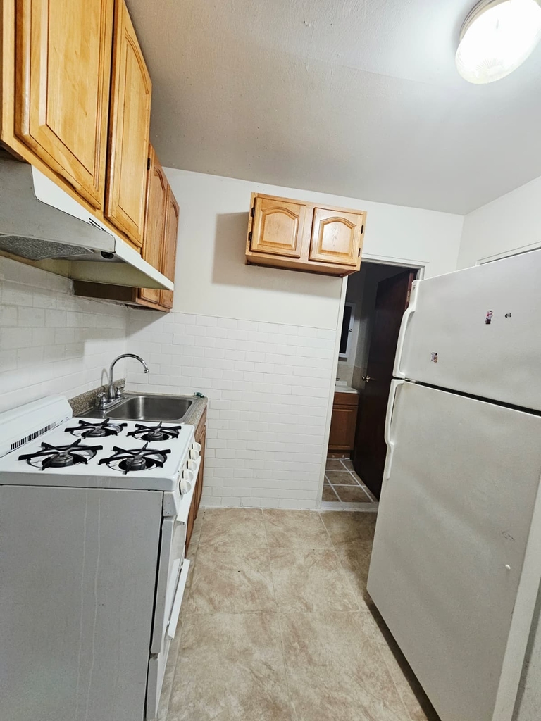 Affordable Brooklyn Living: 2BR, 1BA, Utilities Paid at 107th Street Brooklyn - Photo 7