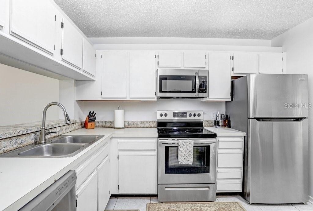 2424 W Tampa Bay Boulevard - Photo 4