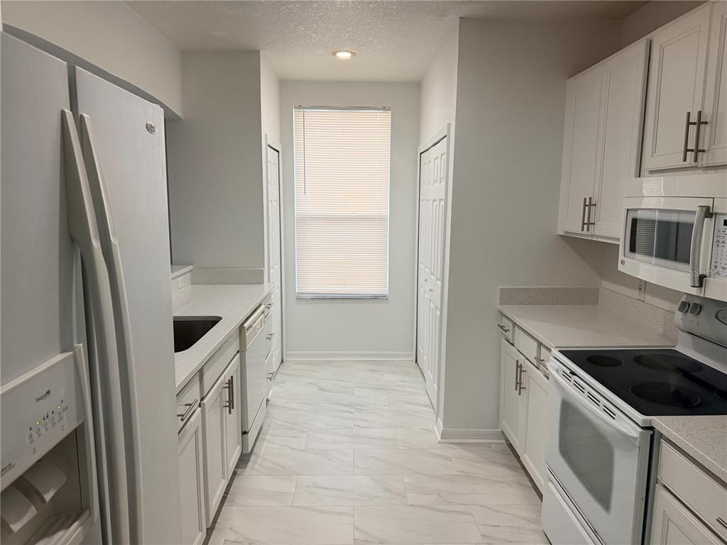 642 Captiva Circle - Photo 1