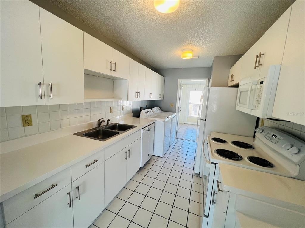 605 Ridge Terrace - Photo 6