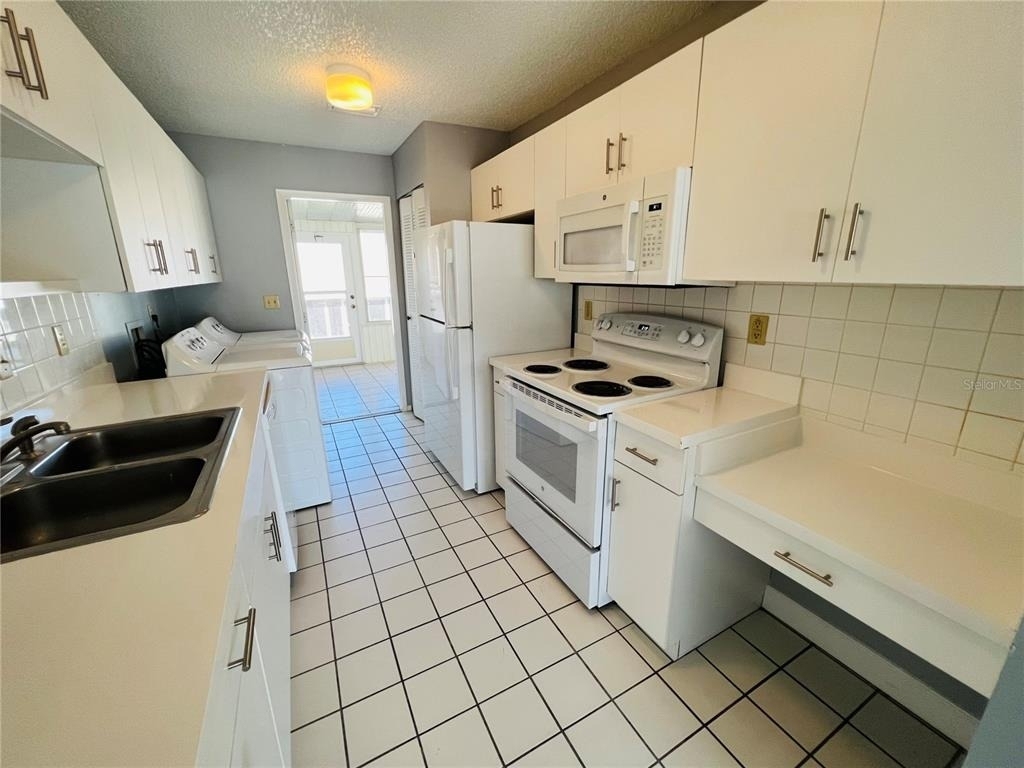 605 Ridge Terrace - Photo 5