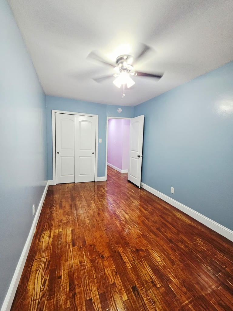 Spacious 2 BR Apartment in East 107th Street, Brooklyn - Photo 5