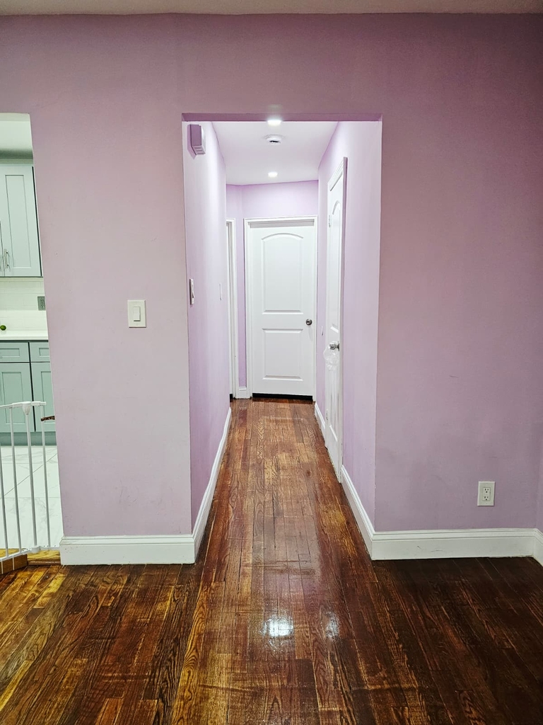 Spacious 2 BR Apartment in East 107th Street, Brooklyn - Photo 14