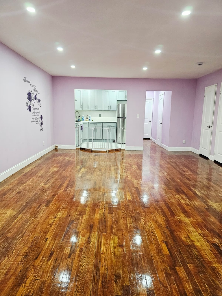 Spacious 2 BR Apartment in East 107th Street, Brooklyn - Photo 0