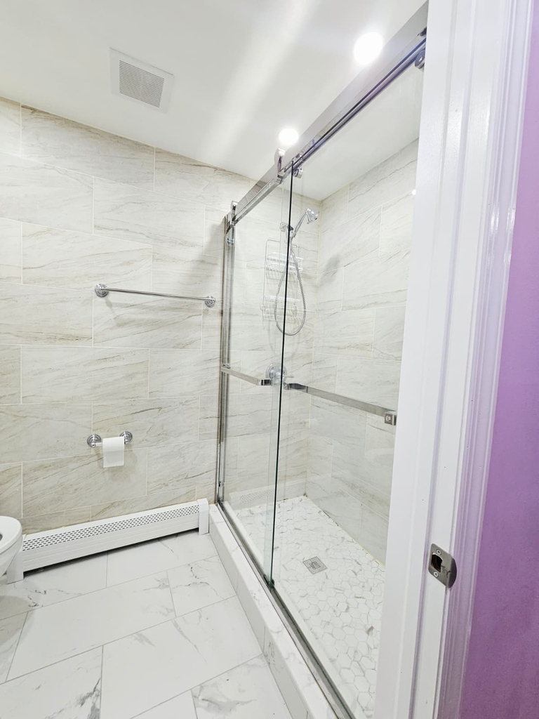 Spacious 2 BR Apartment in East 107th Street, Brooklyn - Photo 12