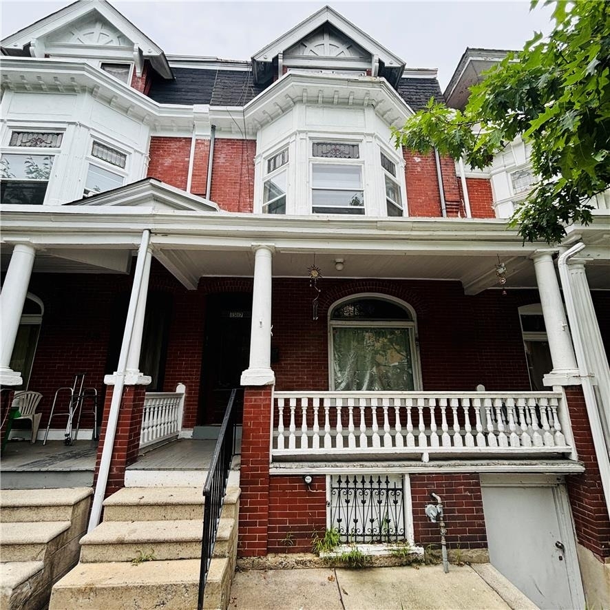 1517 Turner - Photo 0