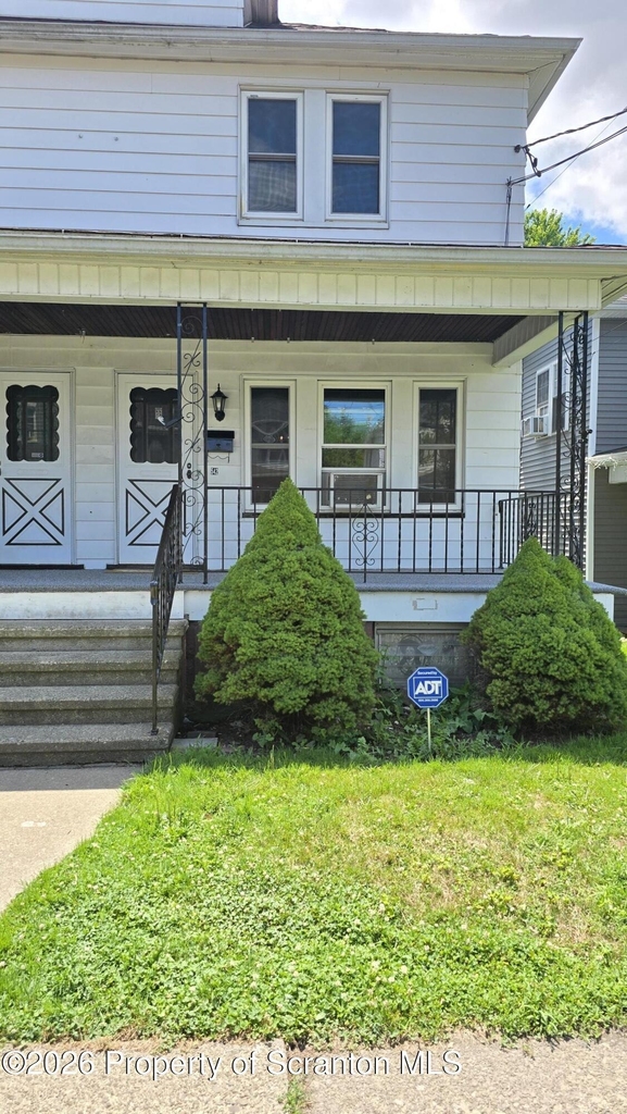 542 Deacon Street - Photo 0