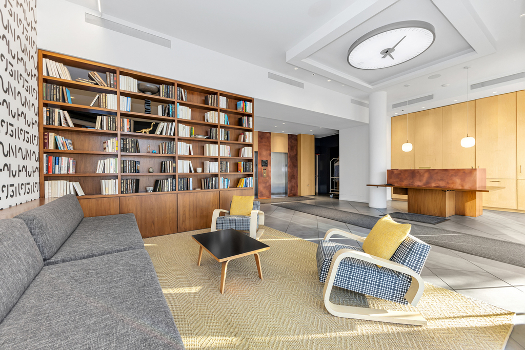250 E Houston St - Photo 10