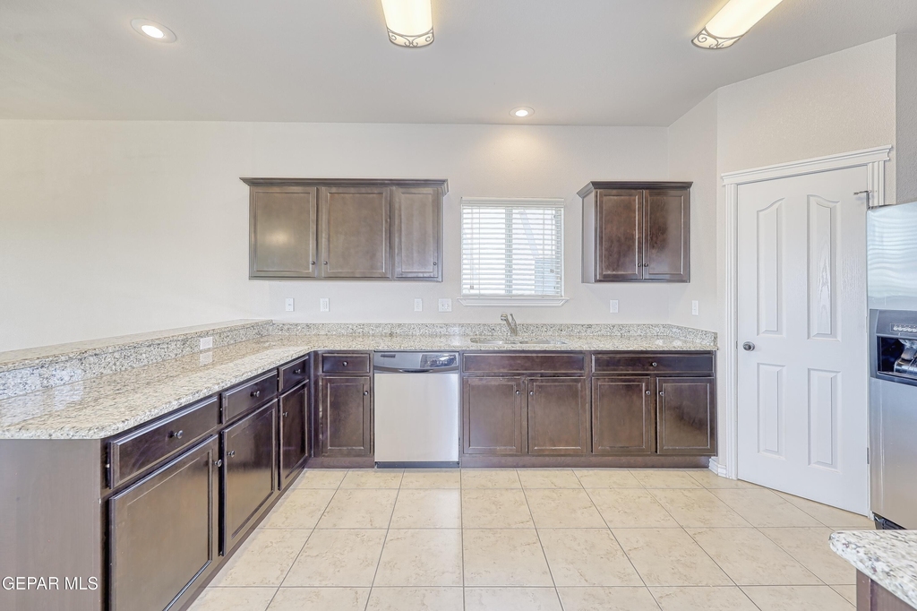 5601 Valley Maple Drive - Photo 12