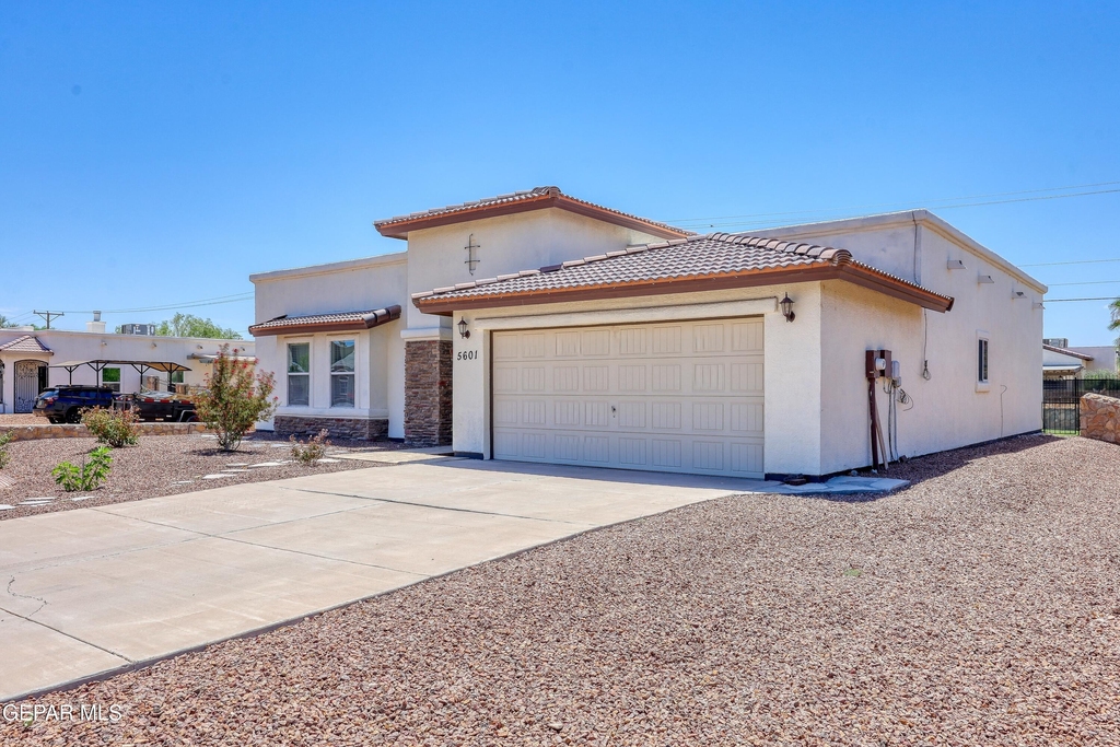 5601 Valley Maple Drive - Photo 3