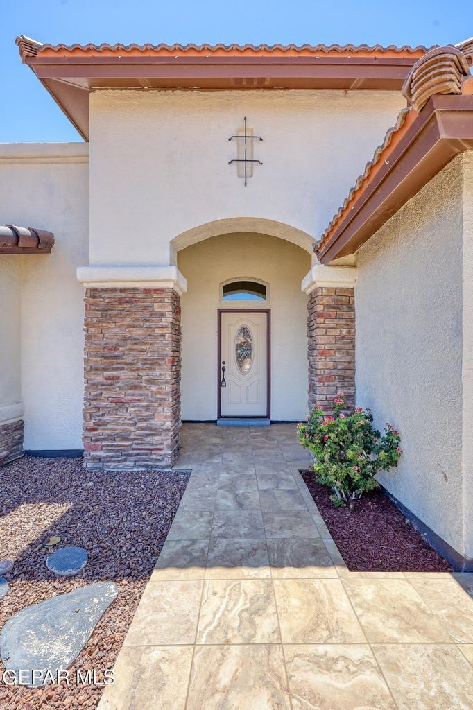 5601 Valley Maple Drive - Photo 4