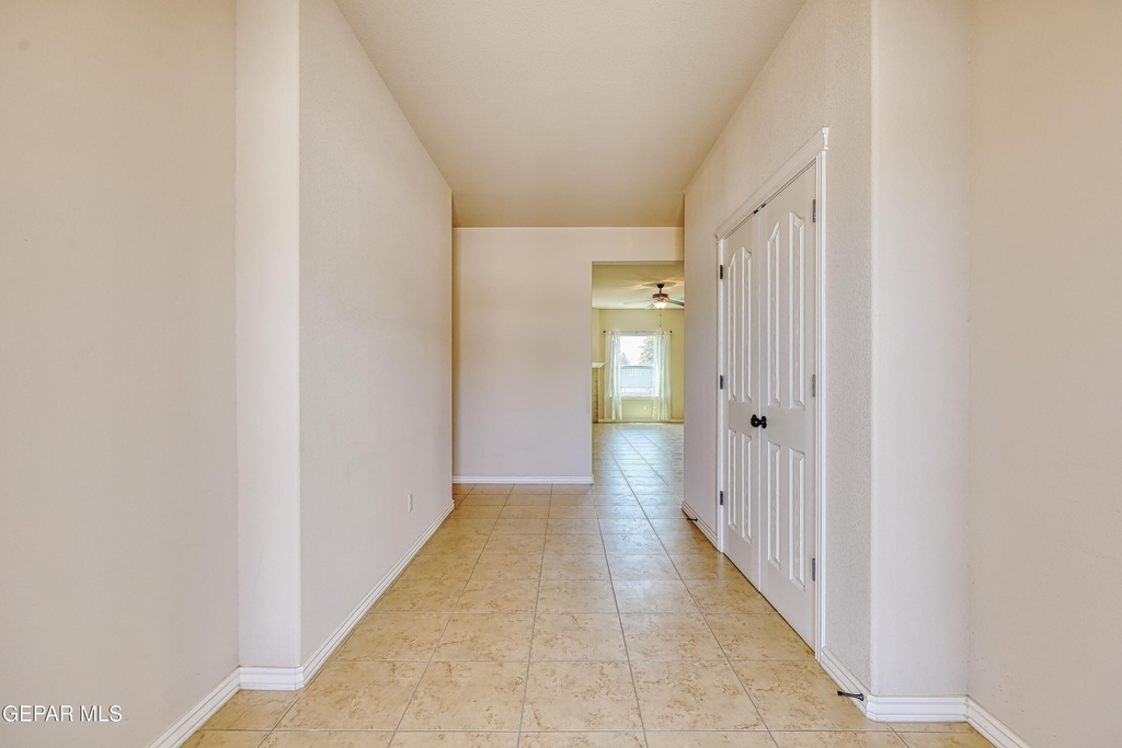 5601 Valley Maple Drive - Photo 5