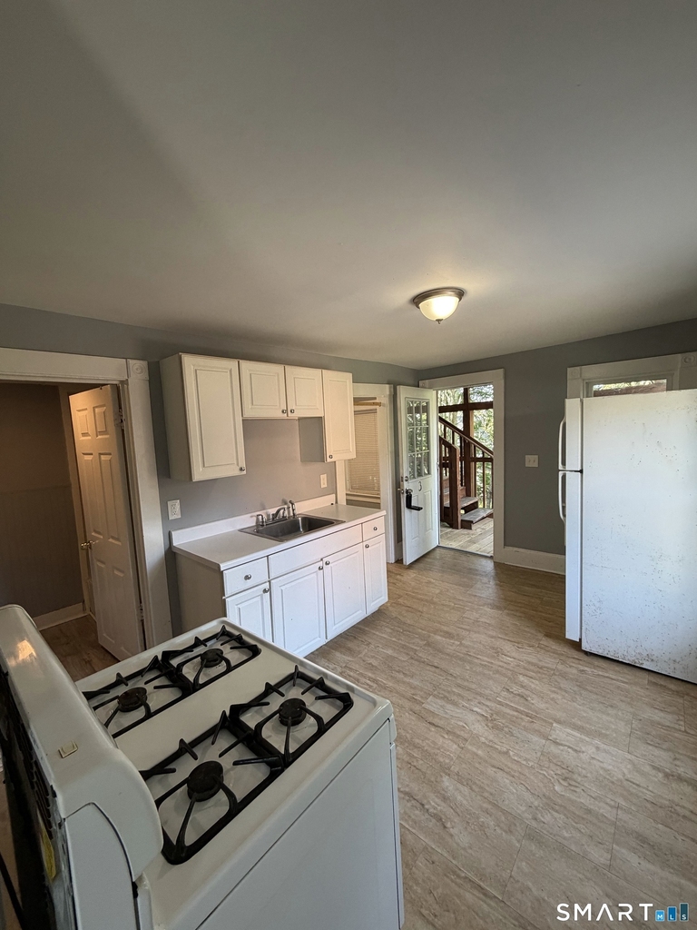 22 Hawthorne Street - Photo 2