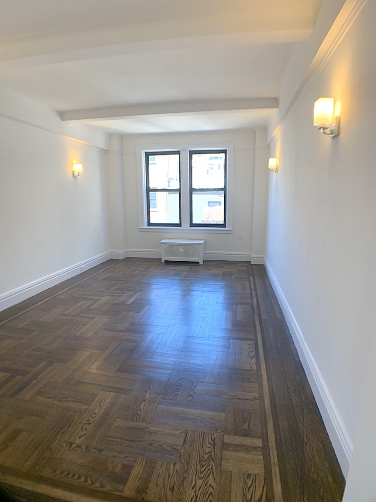 Central Park West - Photo 8