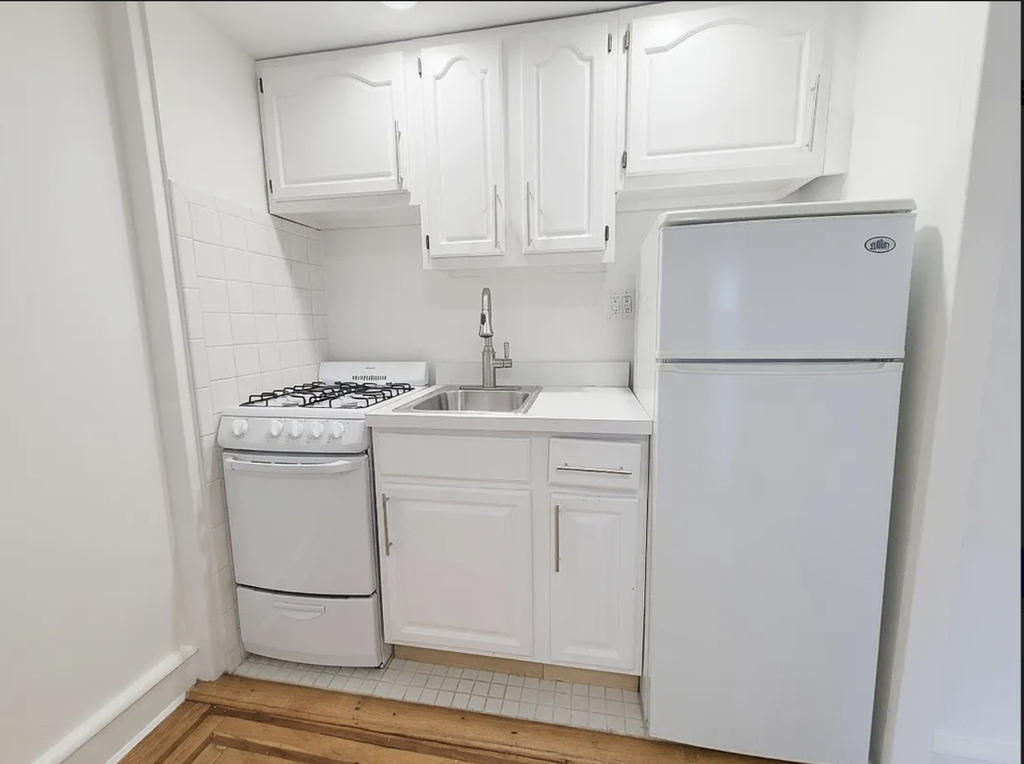  East 51st Street - Photo 1