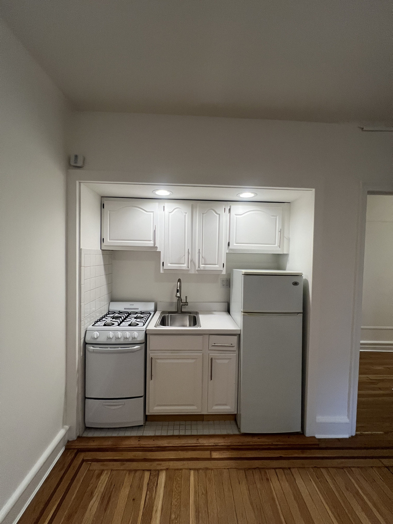East 51st Street - Photo 2
