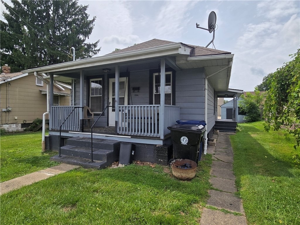 1106 Bechtel St - Photo 0