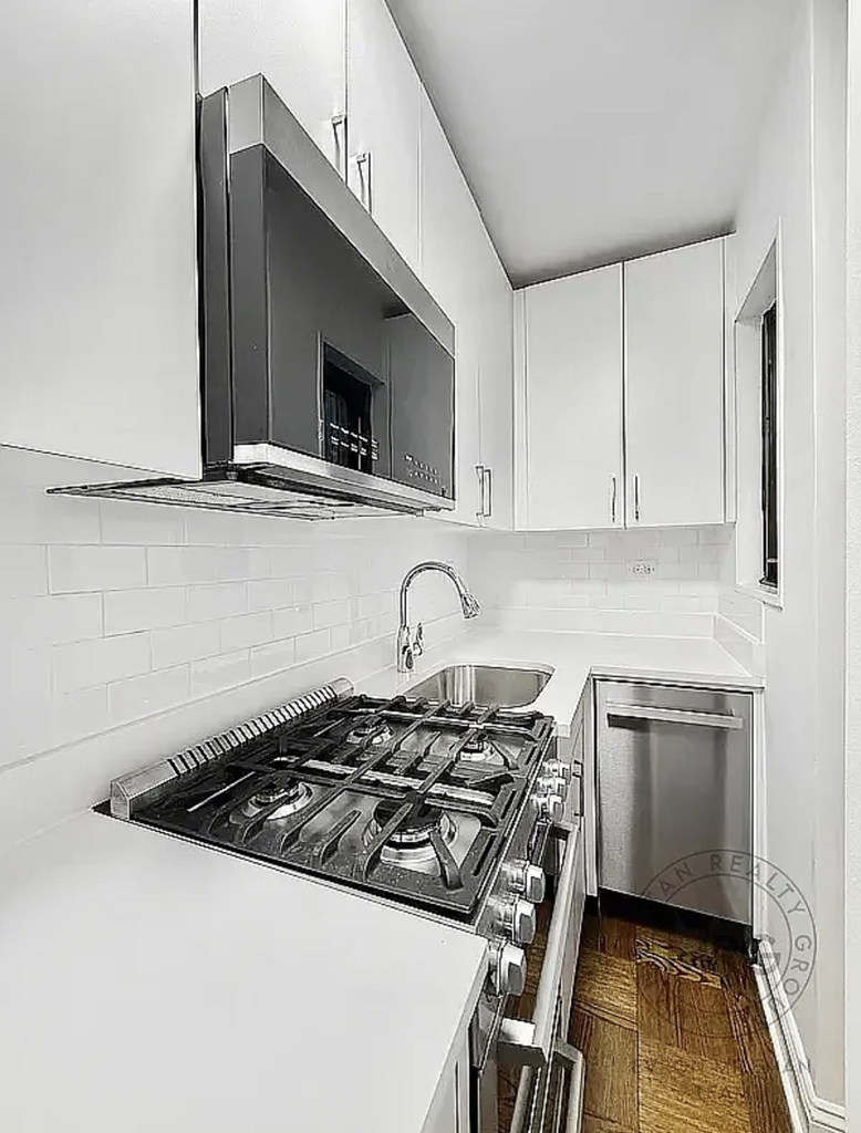 East 35th Street - Photo 4