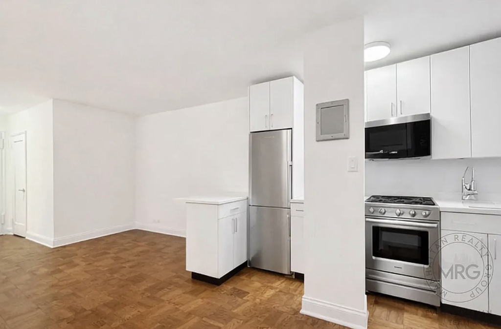 East 35th Street - Photo 3