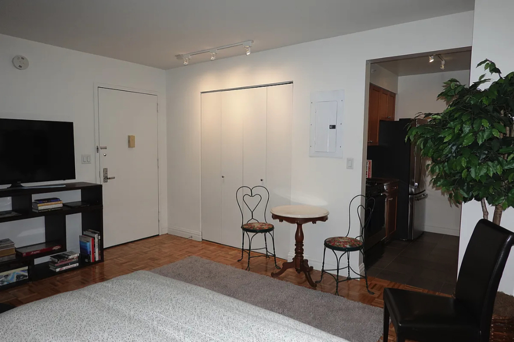 96 and Lexington Ave - Photo 1