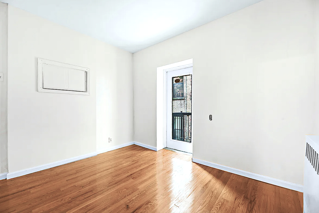 East 25th Street - Photo 2