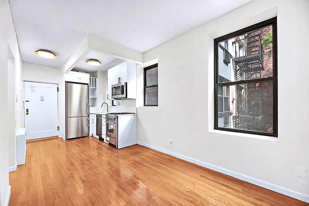 East 25th Street - Photo 0