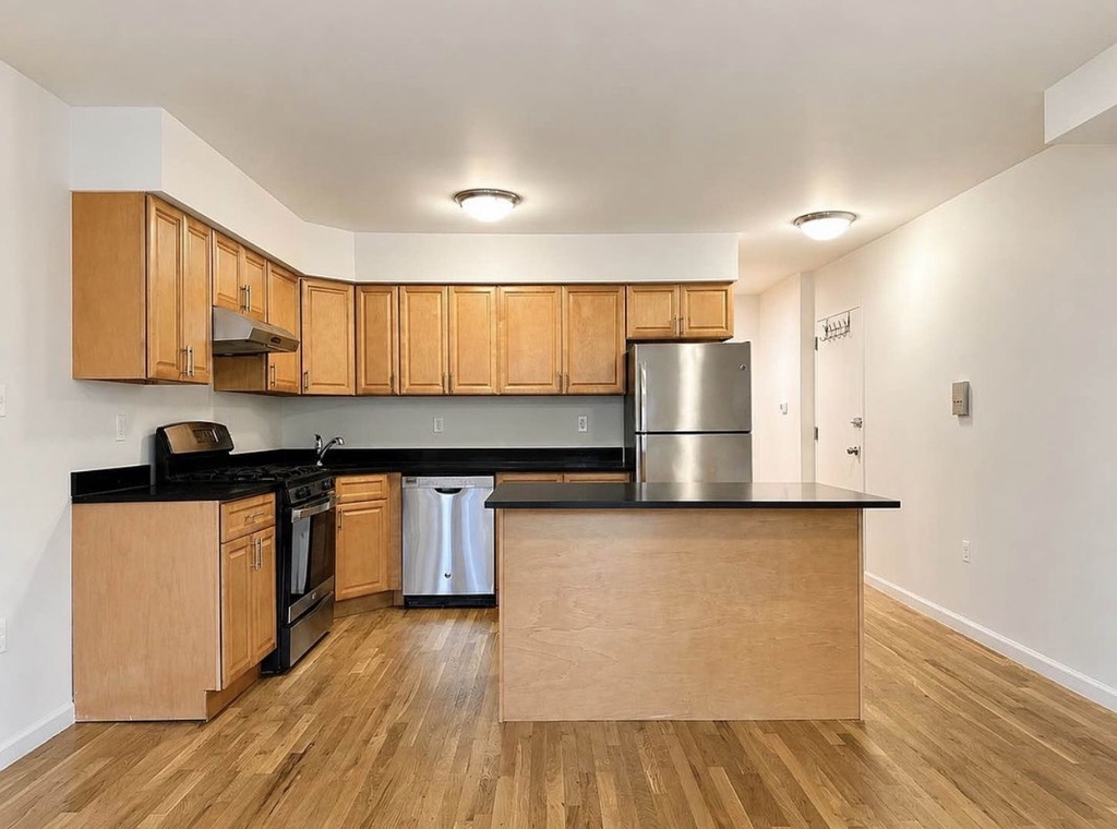 73-04 Ditmars Boulevard - Photo 0