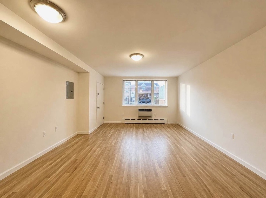 73-04 Ditmars Boulevard - Photo 1