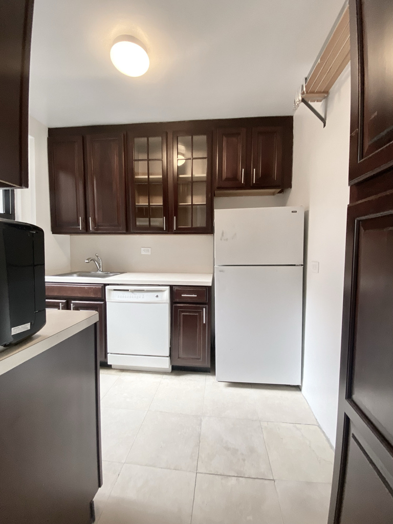 East 44th Street - Photo 2