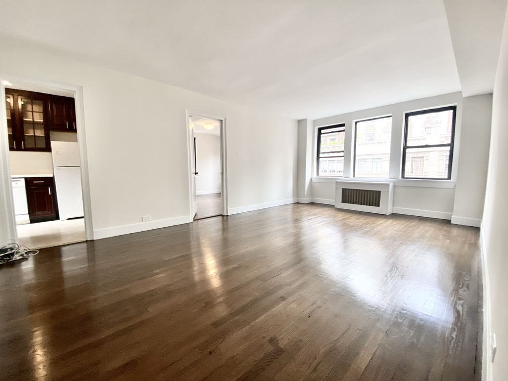 East 44th Street - Photo 1