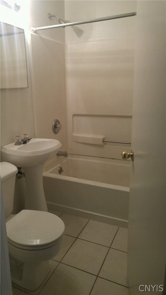2600 James Street - Photo 5