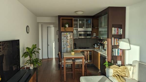 West 42nd Street - Photo 5