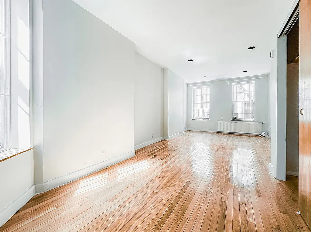527 West 48th Street - Photo 2