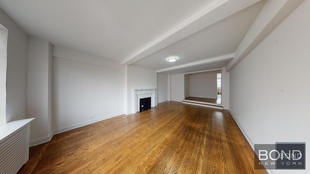 Fifth Avenue - Photo 1