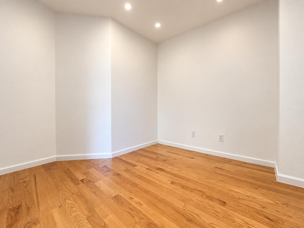 953 Columbus Avenue - Photo 12