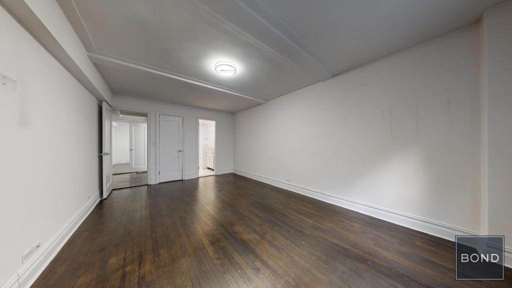 East 38th Street - Photo 8