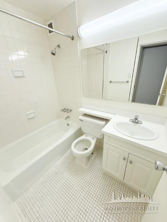 Astor Pl - Photo 1