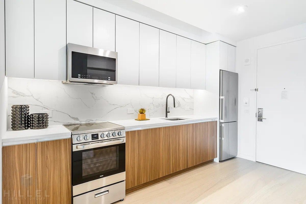 Linden Blvd - Photo 1