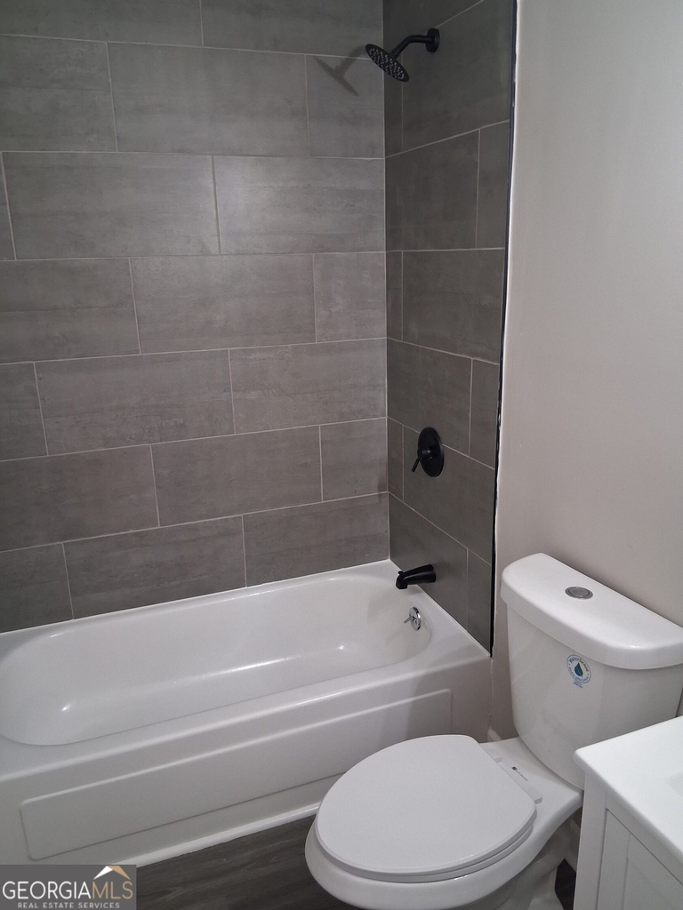 8229 Queens Drive - Photo 9